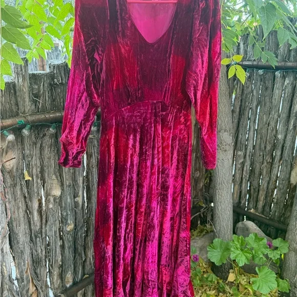 Elegant Velvet Red Dress - Picture 3 of 3